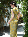 Goldene Seide Nanmu gelbes ärmelloses Qipao Kleid chinesischer Stil Sommer
