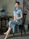 Vintage literarisches blaues Qipao Jacquard Baumwollkleid