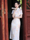 Kleines Frühlingslicht chinesischer Stil Brokat Qipao Kleid tailliert Sommer
