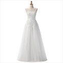 Robe de bal longue en tulle sans manches avec perles et applications en dentelle