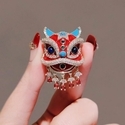 Chinesischer Löwentanz-Brosche Rote Festliche Pin