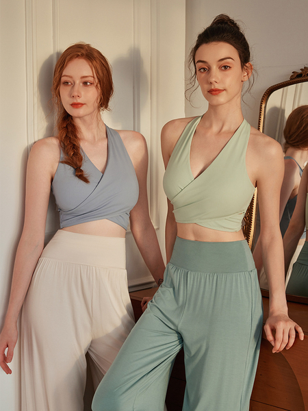 Seamless V-Neck Yoga Tank Top With Built-In Bra Pads