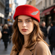 Chapeau pillbox vintage en feutre de laine avec plume et strass