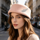 Chapeau pillbox vintage en feutre de laine avec plume et strass