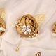 Imitierte Satin-Rosen-Perlen-Brosche mit Goldblättern