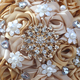 Bouquet de mariée en forme de cœur avec strass et perles et ruban