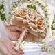 Brautbouquet aus Bandrosen mit Perlen- und Diamantanhänger