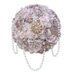 Brautbouquet aus Bandrosen mit Perlen- und Diamantanhänger