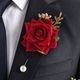 Boutonniere de rosa de terciopelo imitación marfil y vino tinto con hoja dorada y perla