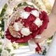 Ramo de novia de rosas artificiales rojo oscuro con cinta