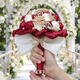 Ramo de novia de rosas artificiales rojo oscuro con cinta