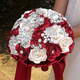 Ramo de novia de rosa de satén rojo oscuro con decoración de rhinestones