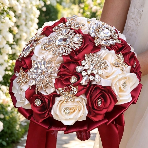 Ramo de novia de rosa de satén hecho a mano con rhinestones dorados