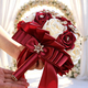 Ramo de novia de rosa de satén hecho a mano con rhinestones dorados