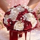 Ramo de novia de rosa de satén hecho a mano con rhinestones dorados