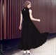 Plissiertes Chiffon-Prom-Kleid mit hohem Ausschnitt, Schlüsselloch und Schlitzen