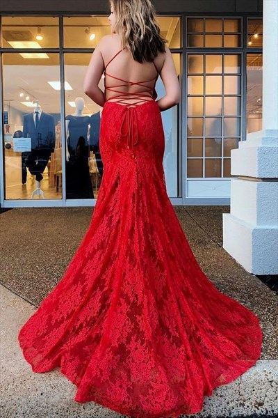 Rotes Meerjungfrau-Kleid mit Spitzenüberzug, tiefem V-Ausschnitt und gekreuztem Rücken