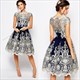 Schulterfreies kurzes A-Linien-Cocktailkleid mit kurzen Ärmeln und Spitzenverzierungen
