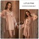 Französisches romantisches Seiden-Satin-Nachthemd mit Träger und Feder und Bademantel-Sleepwear